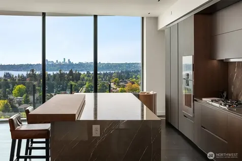 838 Avenue Square NE Bellevue WA 98004