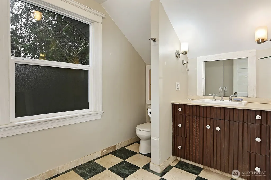 4729 Mount View Drive S Seattle WA 98108