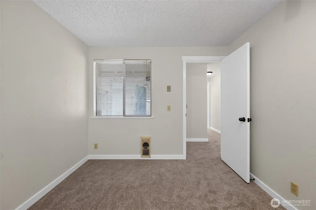 25028 110th Avenue SE Kent WA 98030