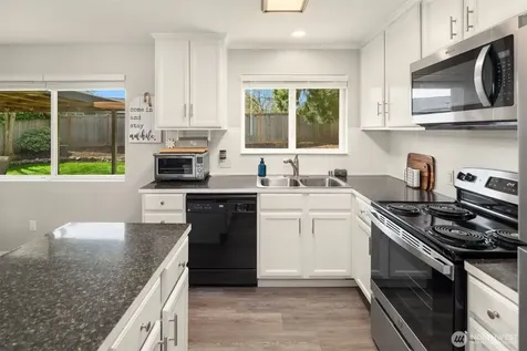 1067 Anacortes Avenue NE Renton WA 98059