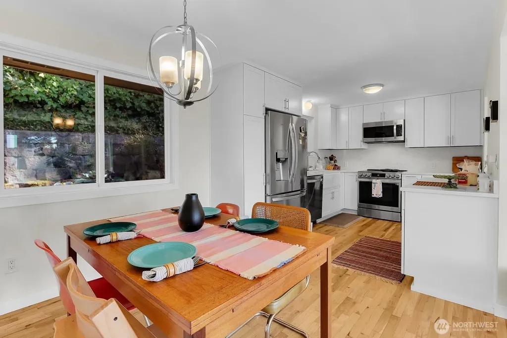 5625 SW Teig Place Seattle WA 98116