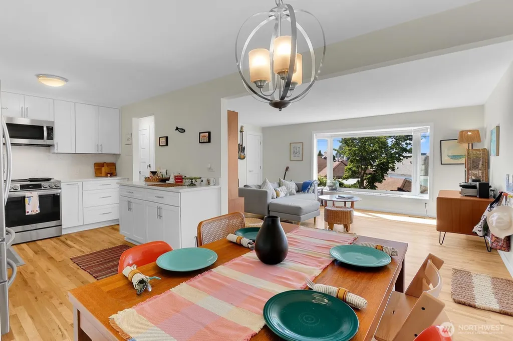 5625 SW Teig Place Seattle WA 98116