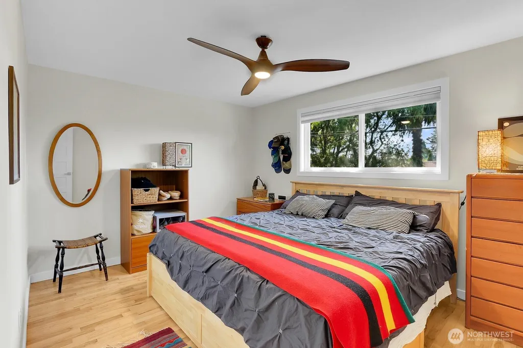 5625 SW Teig Place Seattle WA 98116