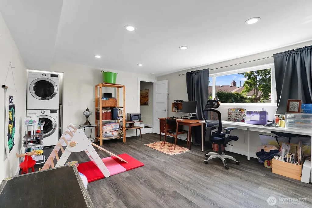 5625 SW Teig Place Seattle WA 98116