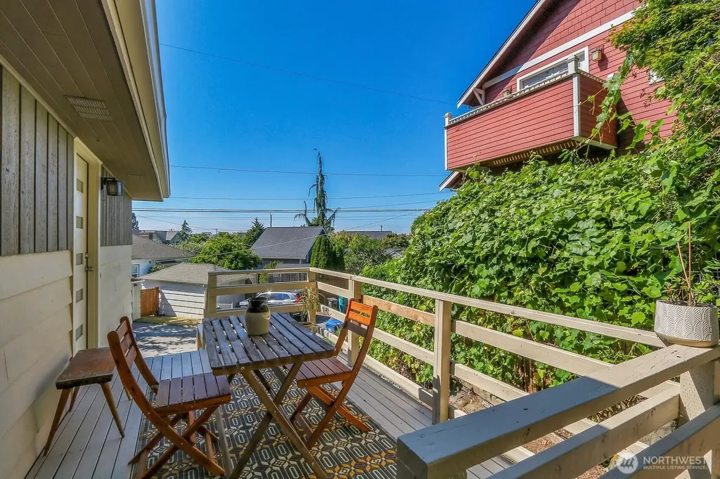 5625 SW Teig Place Seattle WA 98116