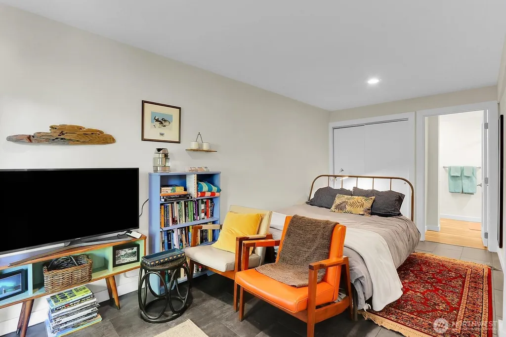 5625 SW Teig Place Seattle WA 98116