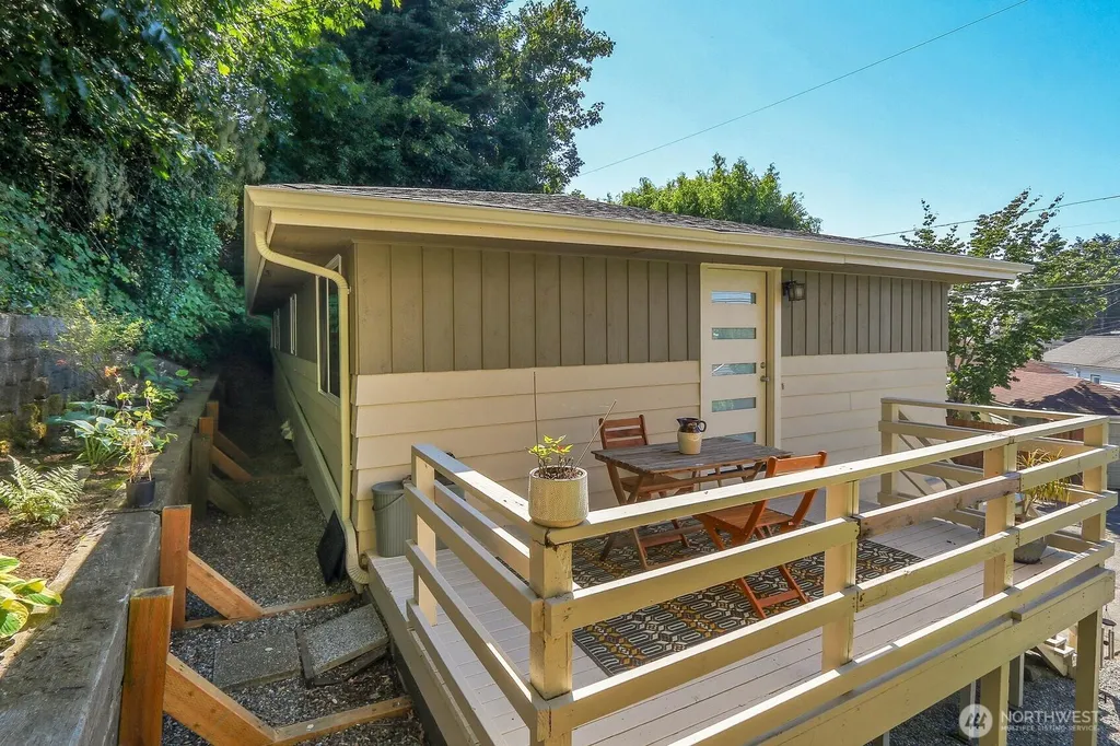 5625 SW Teig Place Seattle WA 98116