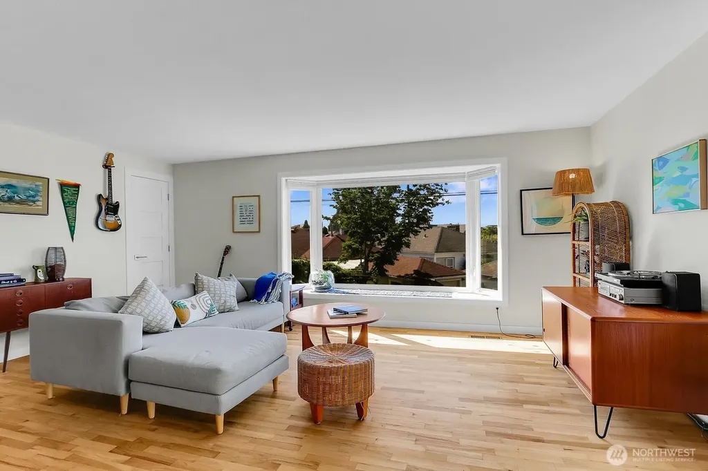 5625 SW Teig Place Seattle WA 98116
