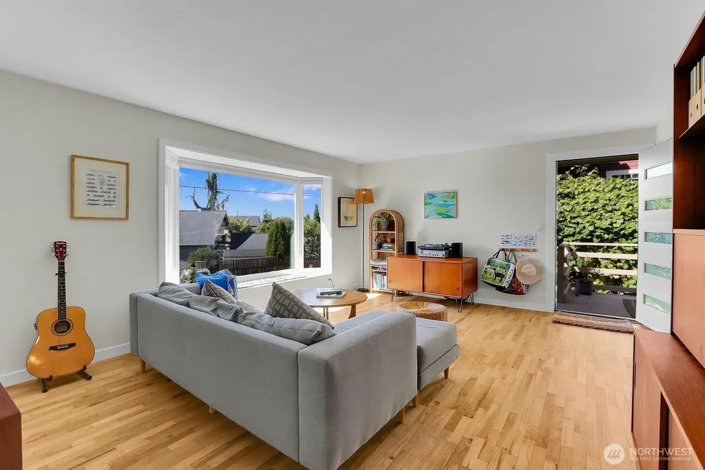 5625 SW Teig Place Seattle WA 98116