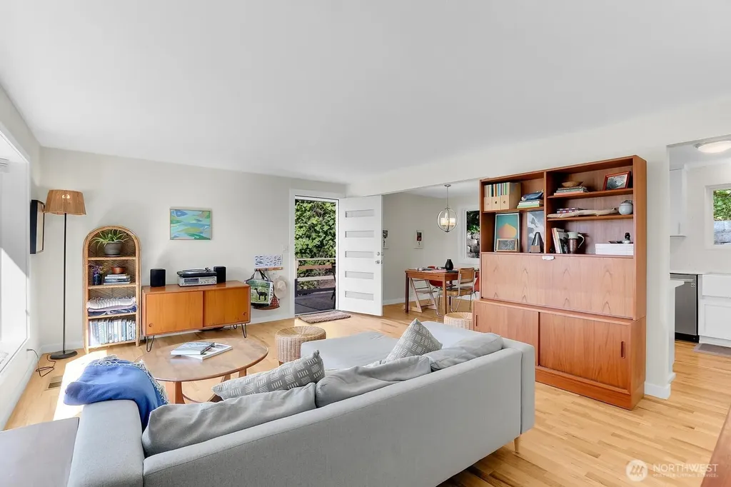 5625 SW Teig Place Seattle WA 98116