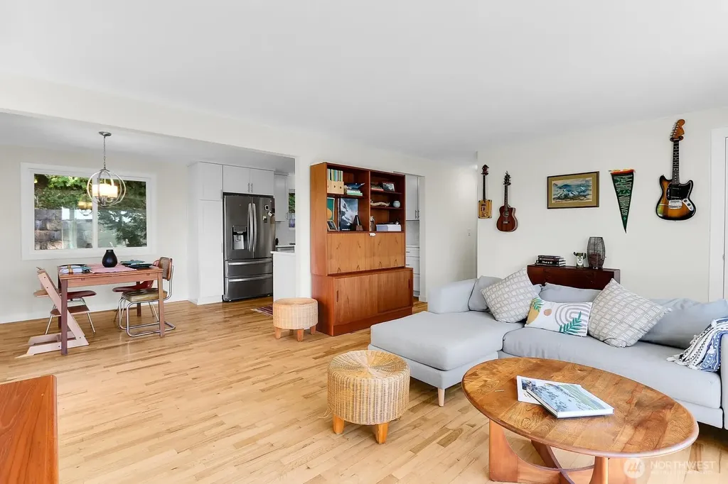 5625 SW Teig Place Seattle WA 98116