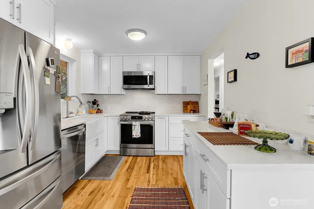 5625 SW Teig Place Seattle WA 98116