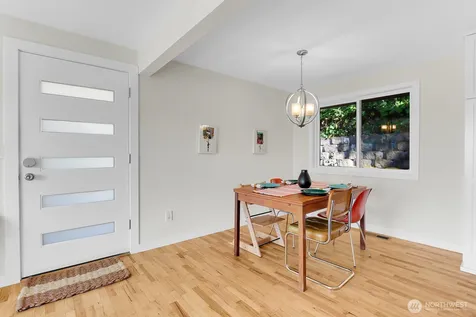 5625 SW Teig Place Seattle WA 98116