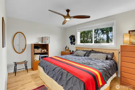 5625 SW Teig Place Seattle WA 98116