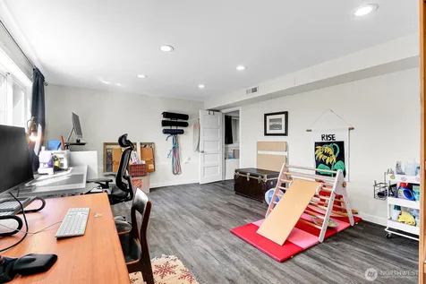 5625 SW Teig Place Seattle WA 98116