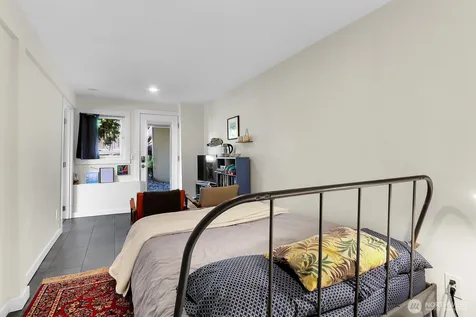 5625 SW Teig Place Seattle WA 98116