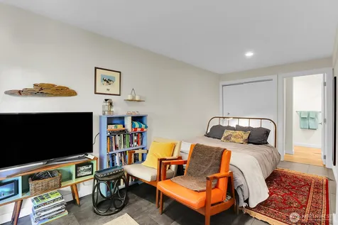5625 SW Teig Place Seattle WA 98116