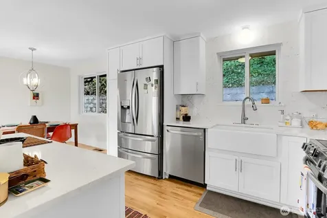 5625 SW Teig Place Seattle WA 98116