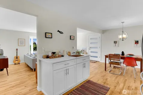 5625 SW Teig Place Seattle WA 98116