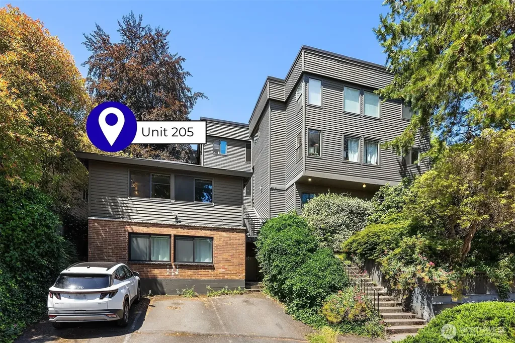 4111 Whitman Avenue N Seattle WA 98103