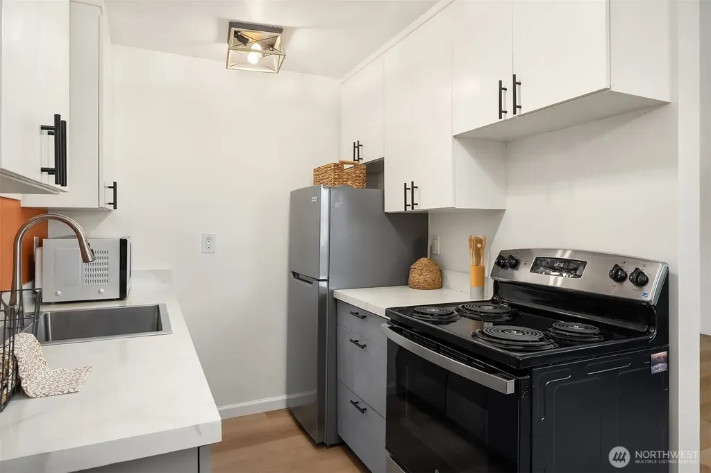4111 Whitman Avenue N Seattle WA 98103