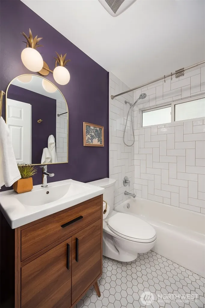 4111 Whitman Avenue N Seattle WA 98103