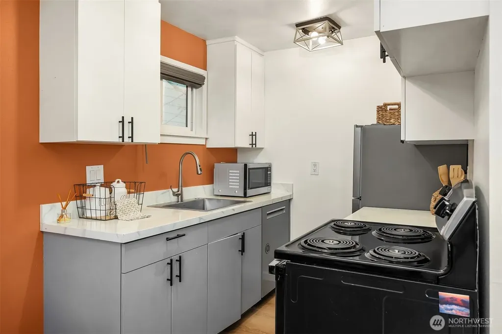 4111 Whitman Avenue N Seattle WA 98103