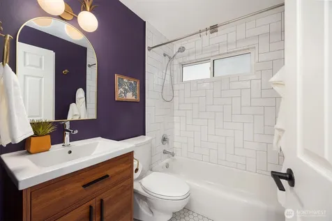 4111 Whitman Avenue N Seattle WA 98103