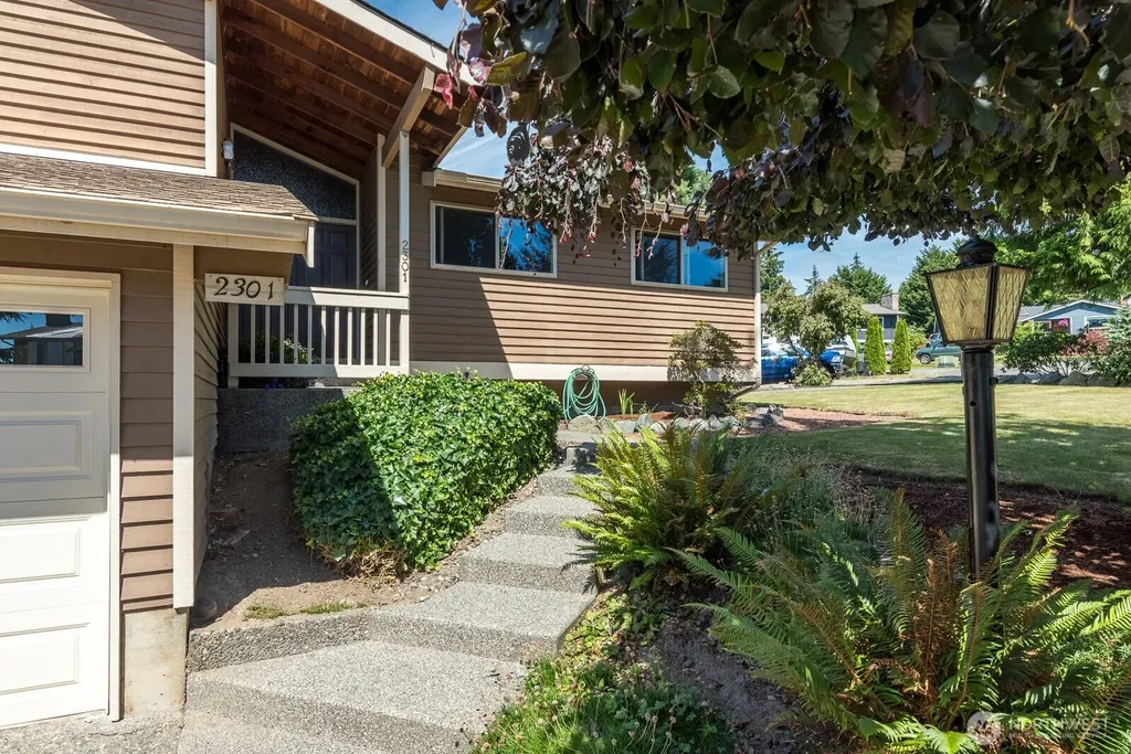 2301 Monica Drive Mount Vernon WA 98273