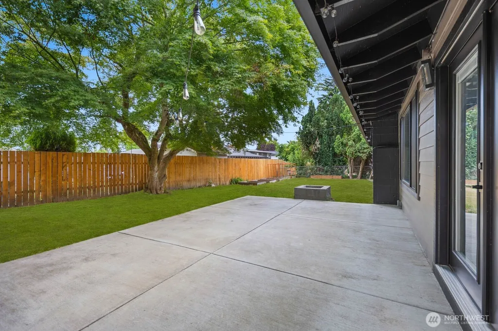 25330 32nd Place S Kent WA 98032