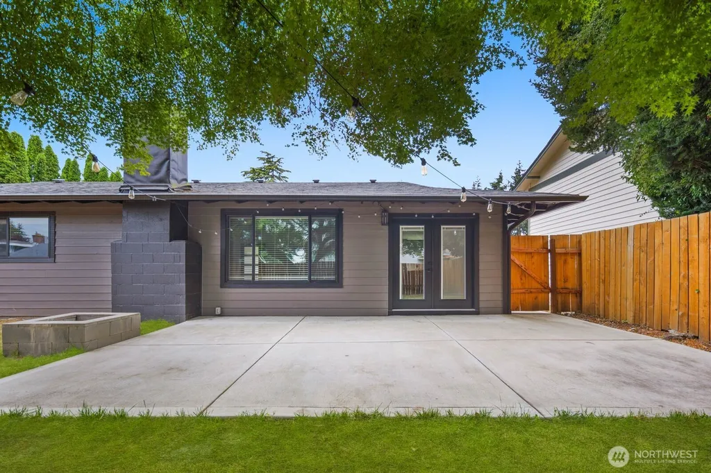 25330 32nd Place S Kent WA 98032