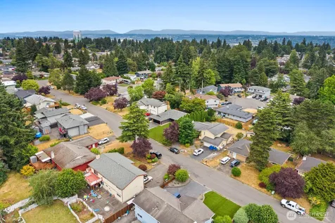 25330 32nd Place S Kent WA 98032