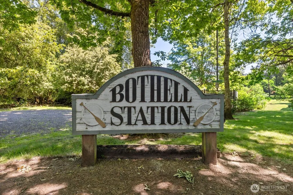 10822 E Riverside Drive Bothell WA 98011