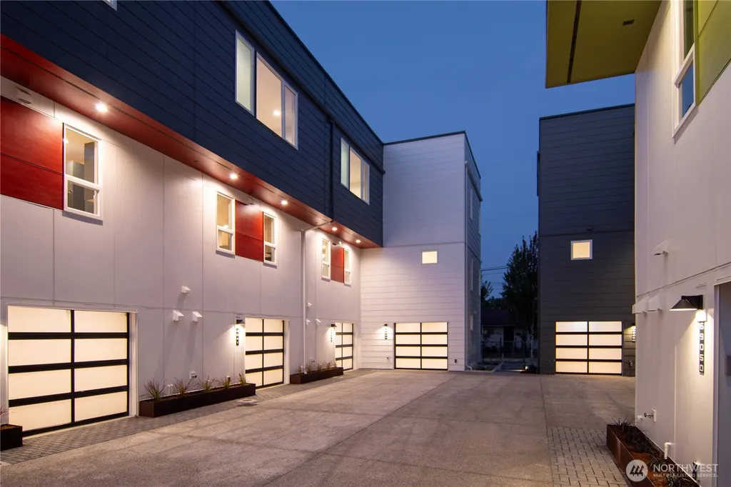 6905 42nd Avenue S Seattle WA 98118