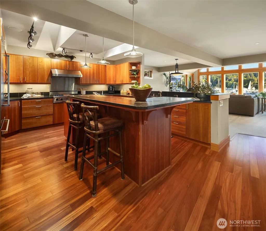 267 Shannon Drive SE Bainbridge Island WA 98110