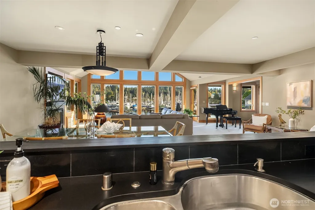 267 Shannon Drive SE Bainbridge Island WA 98110
