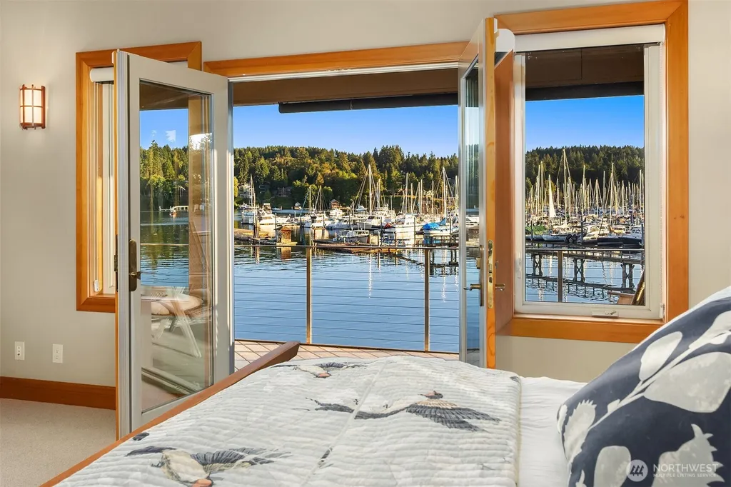 267 Shannon Drive SE Bainbridge Island WA 98110