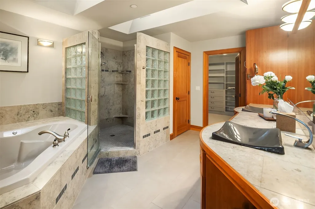 267 Shannon Drive SE Bainbridge Island WA 98110