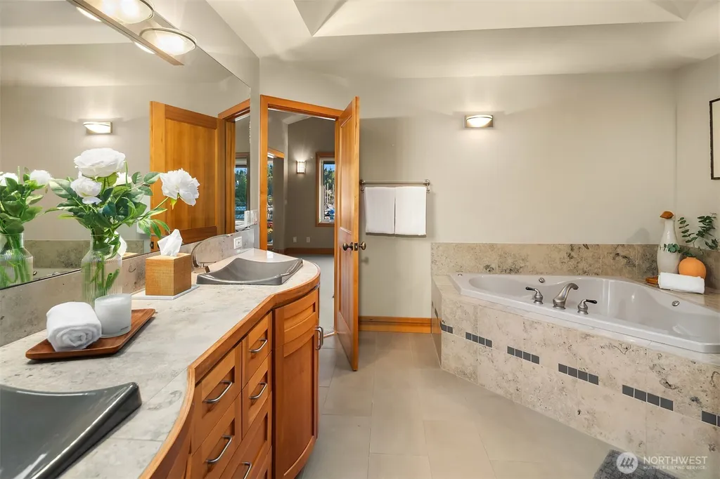 267 Shannon Drive SE Bainbridge Island WA 98110