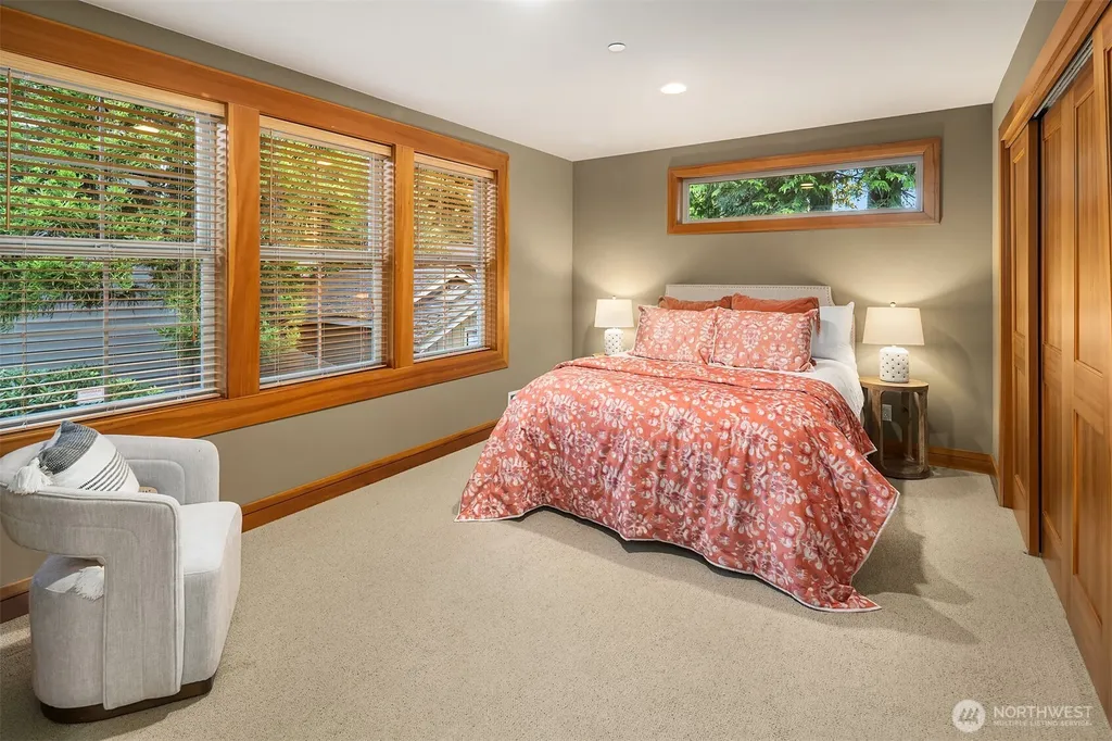 267 Shannon Drive SE Bainbridge Island WA 98110