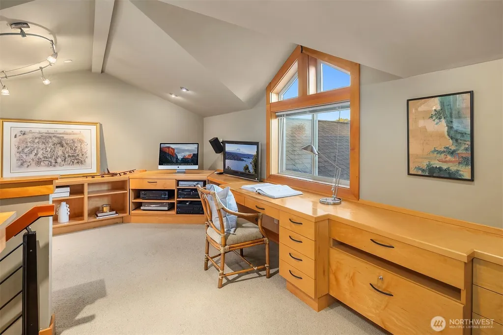 267 Shannon Drive SE Bainbridge Island WA 98110