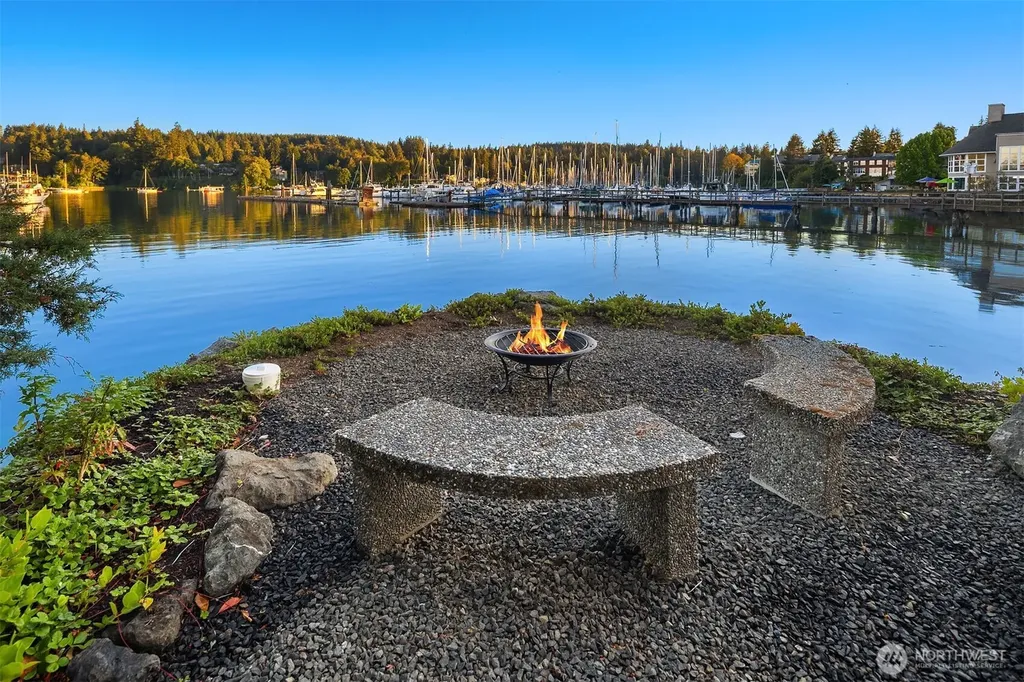 267 Shannon Drive SE Bainbridge Island WA 98110
