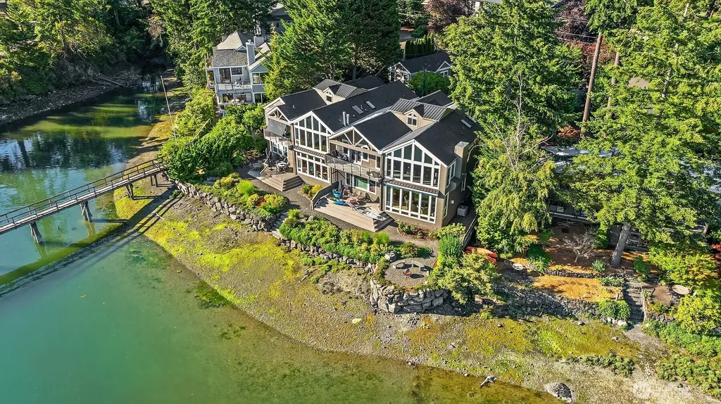 267 Shannon Drive SE Bainbridge Island WA 98110
