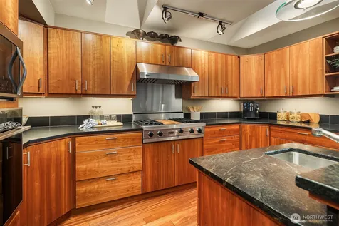 267 Shannon Drive SE Bainbridge Island WA 98110