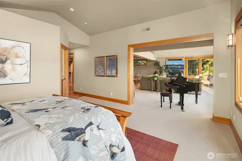 267 Shannon Drive SE Bainbridge Island WA 98110