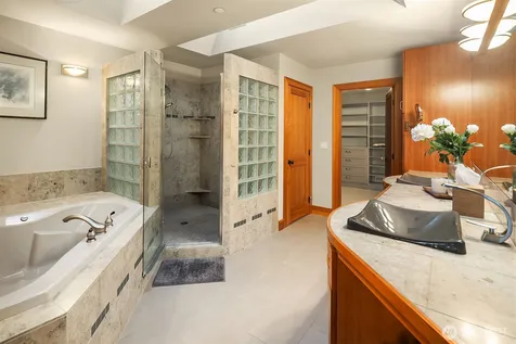 267 Shannon Drive SE Bainbridge Island WA 98110