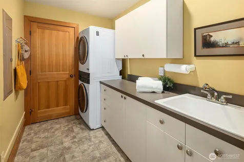 267 Shannon Drive SE Bainbridge Island WA 98110