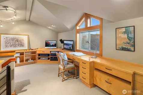 267 Shannon Drive SE Bainbridge Island WA 98110