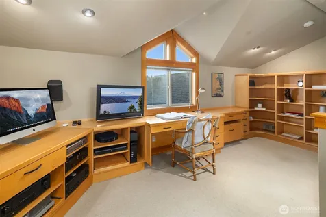 267 Shannon Drive SE Bainbridge Island WA 98110