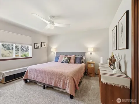 159 George Loop Rock Island WA 98850